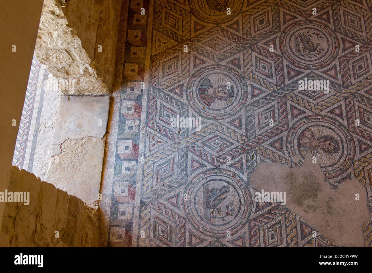 La Villa Romana del Casale est une villa romaine construite dans le premier quart du 4ème siècle et contient le plus riche, le plus grand et le plus complexe collecti Banque D'Images