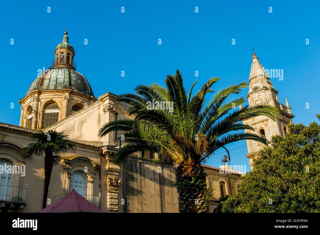 La cathédrale de San Giovanni Battista dans la ville haute de Ragusa, sur l'île de Sicile en Italie. Banque D'Images