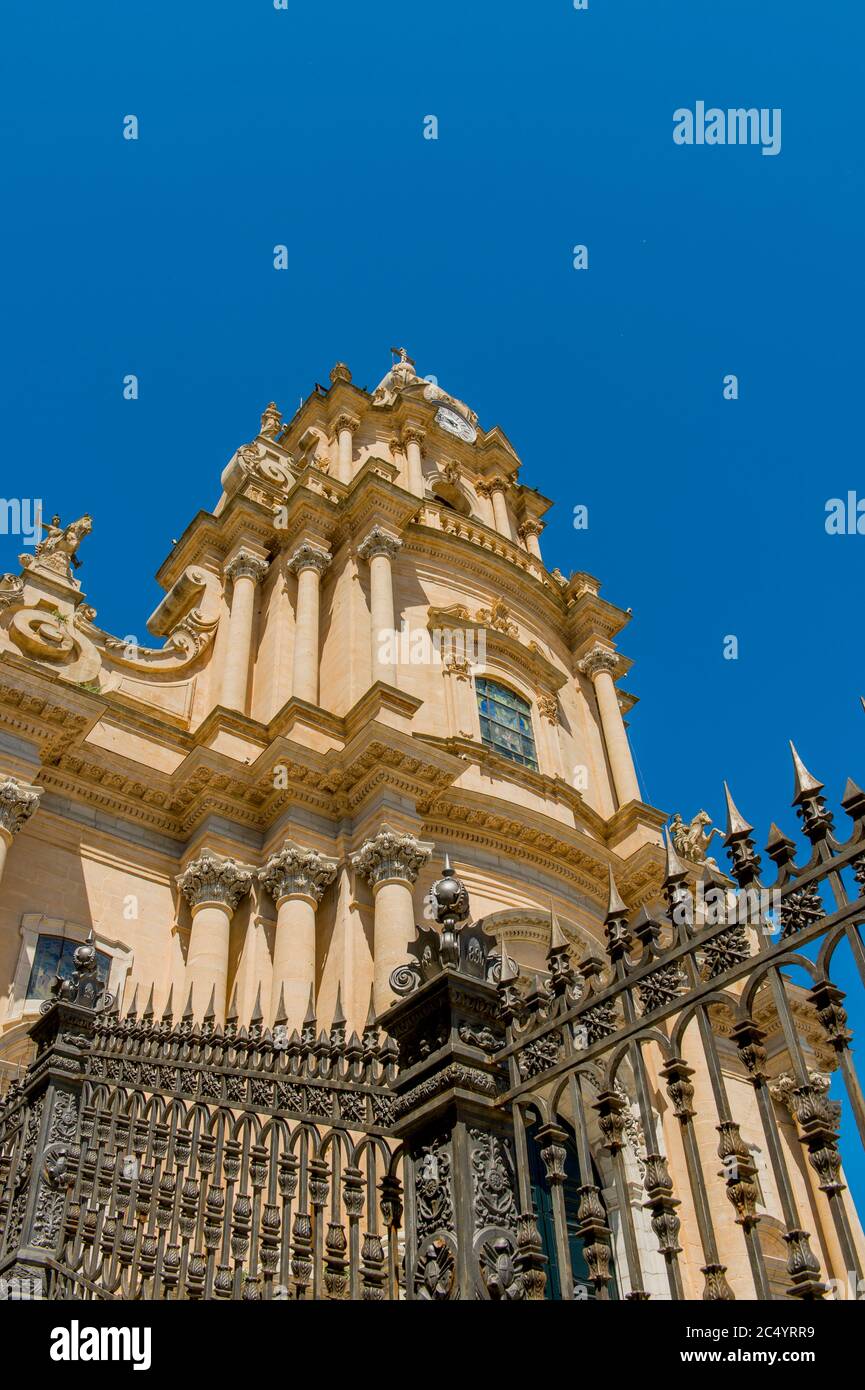 La cathédrale de San Giorgio (Saint George) dans la ville de Ragusa Ibla, sur l'île de Sicile en Italie. Banque D'Images