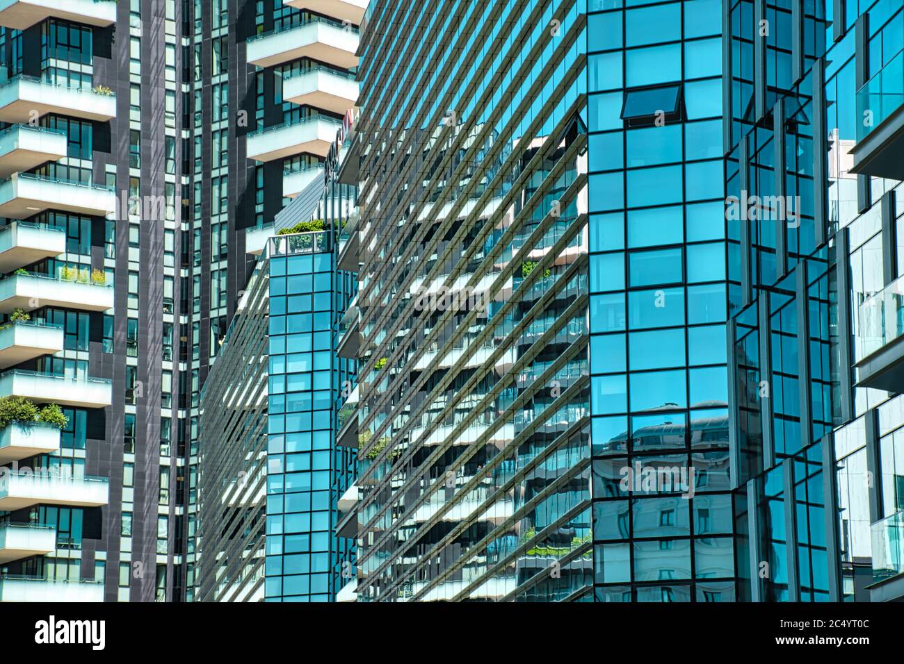 Milan, Italie, 06.29.2020: Appartements et bureaux futuristes et luxueux dans le nouveau pôle milanais d'innovation et d'affaires de Porta Nuova Banque D'Images