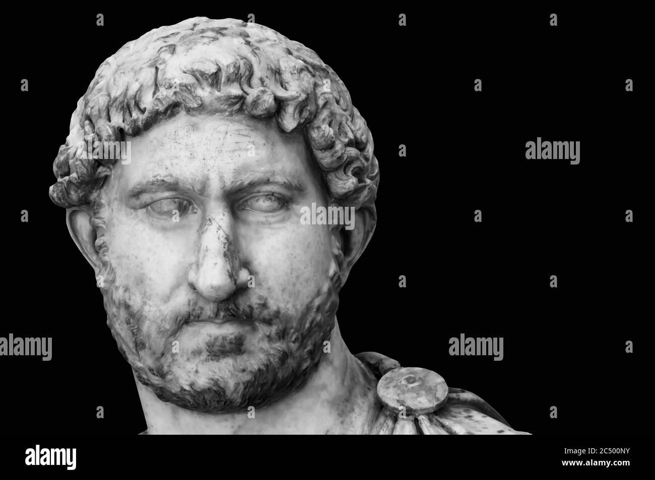 Photo en noir et blanc en gros plan sur le visage de la maturité homme sculpté sur le marbre Banque D'Images