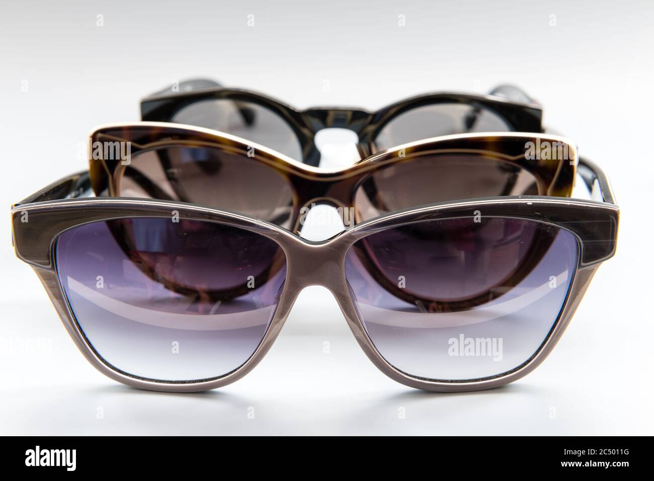 Lunettes De Soleil De Designer Banque d'image et photos - Alamy