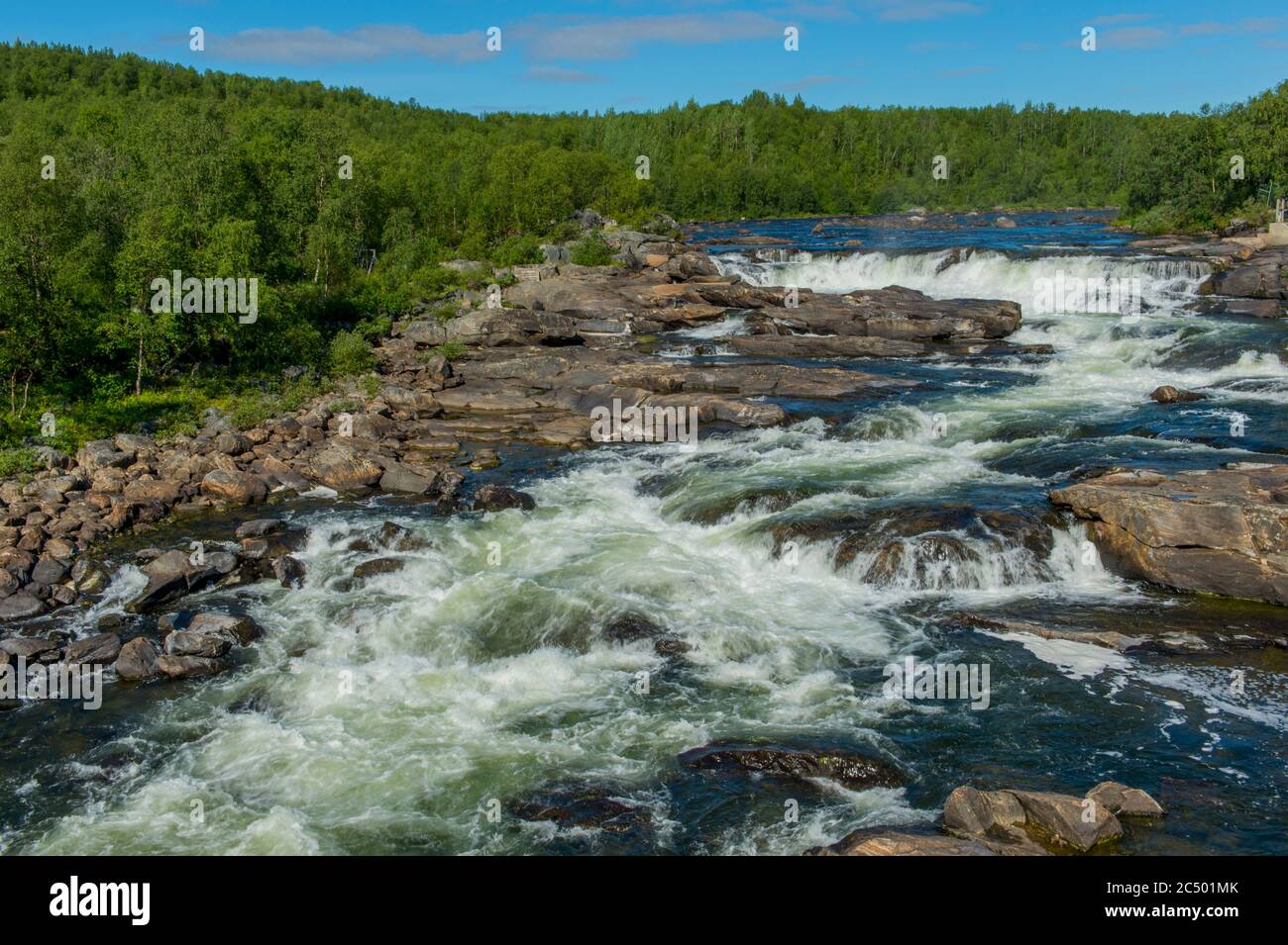 Vue sur la cascade Skoltefossen dans le nord de la Norvège près de Kirkenes, Finnmark. Banque D'Images