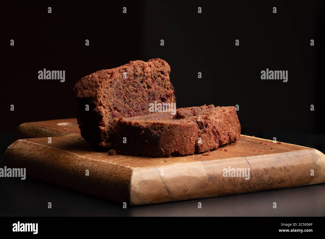 brownie fait maison sur une planche à bois Banque D'Images