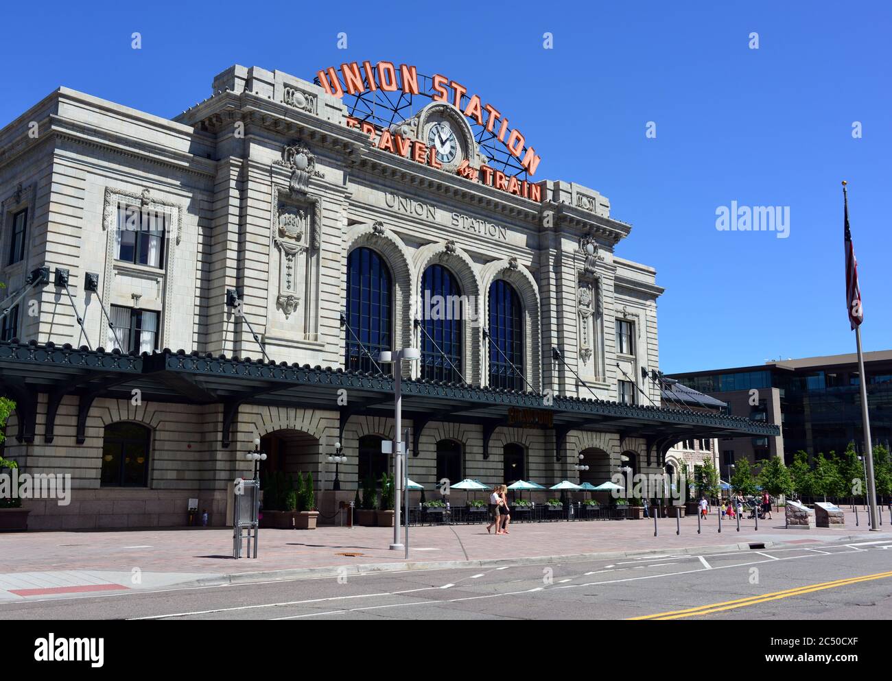 Façade avant de Union Station, Denver, Colorado, USA, par une journée ensoleillée en juin Banque D'Images