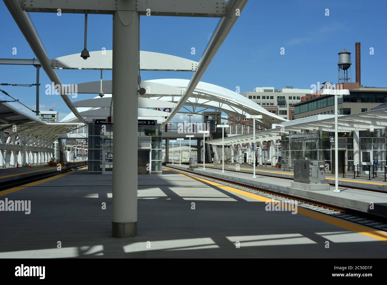 Voies 5 et 6 de Union Station, Denver, Colorado, États-Unis, par une journée ensoleillée en juin Banque D'Images