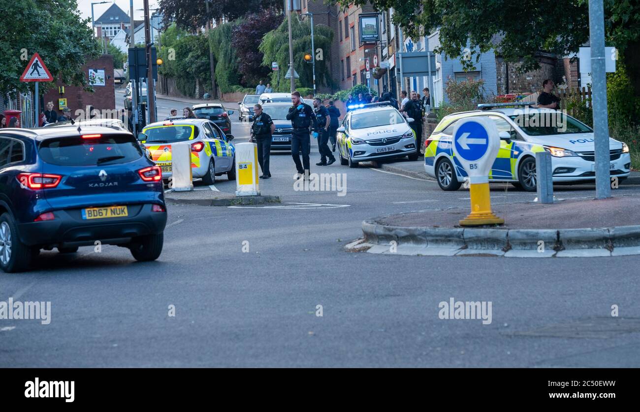 Brentwood Essex 29 juin 2020 la police d'Essex a été mobilisée pour gérer de grands groupes de jeunes qui se sont présentés dans la ville pour un média social annoncé rave qui n'a pas eu lieu. Crédit : Ian Davidson/Alay Live News Banque D'Images