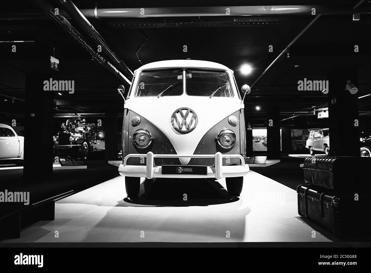 Volkswagen T1 classique. Un des premiers minivans civils. Populaire avec les hippies..Retro voiture. Exposition de voitures classiques - Centre Heydar Aliyev, Bakou Banque D'Images