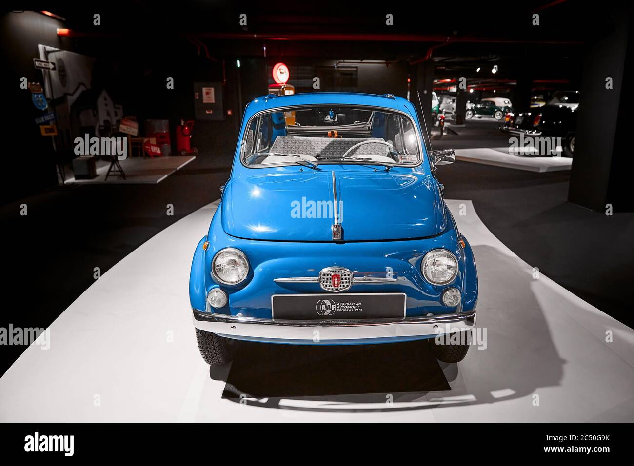 Fiat Nuova 500 (1960). Petite voiture italienne. Voiture rétro. Exposition de voitures classiques - Centre Heydar Aliyev, Bakou, Azerbaïdjan 26,04,2017 Banque D'Images