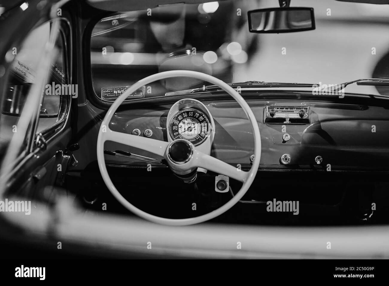 Fiat Nuova 500 (1960). Petite voiture italienne. Voiture rétro. Exposition de voitures classiques - Centre Heydar Aliyev, Bakou, Azerbaïdjan 26,04,2017 Banque D'Images