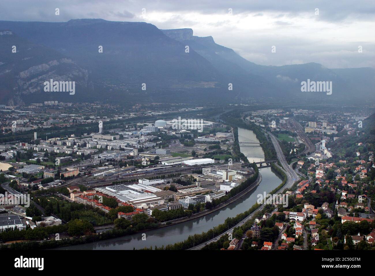 Panorama de Grenoble depuis la Bastille Hill en France. Banque D'Images