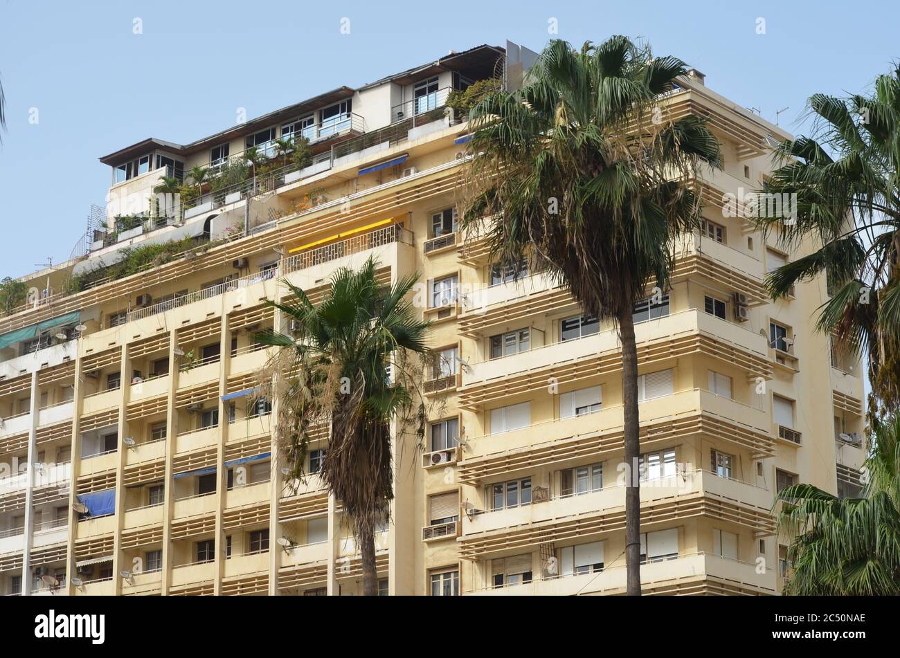 Architecture dans le centre ville de Dakar, Sénégal Banque D'Images