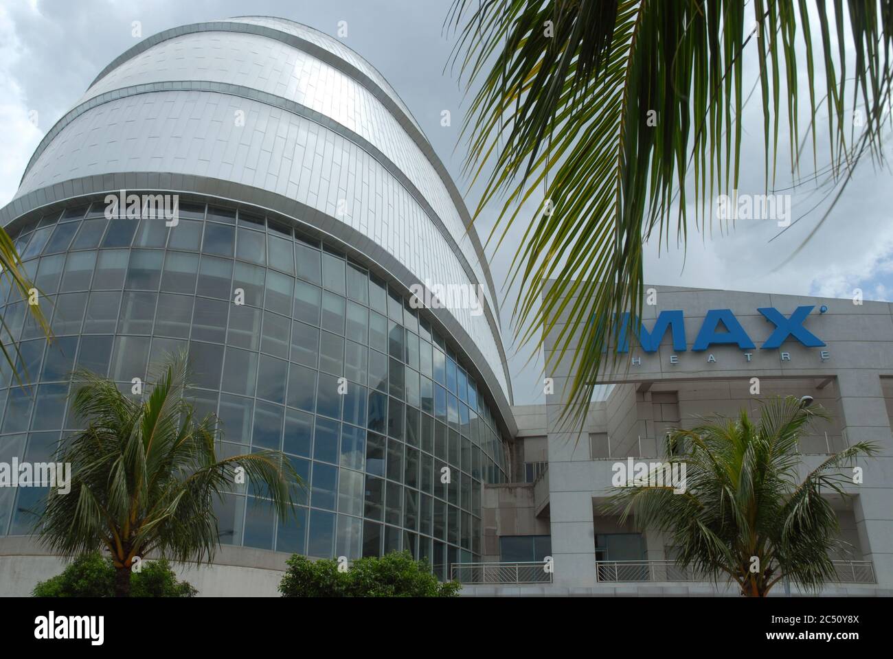 Le Dome et le cinéma IMAX, SM Mall of Asia, Pasay, Metro Manila, Philippines. Banque D'Images