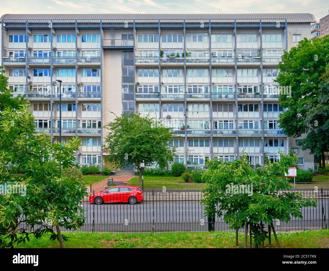 Maisons traditionnelles anglaises en terrasse à Brixton Sud-Ouest de Londres Banque D'Images