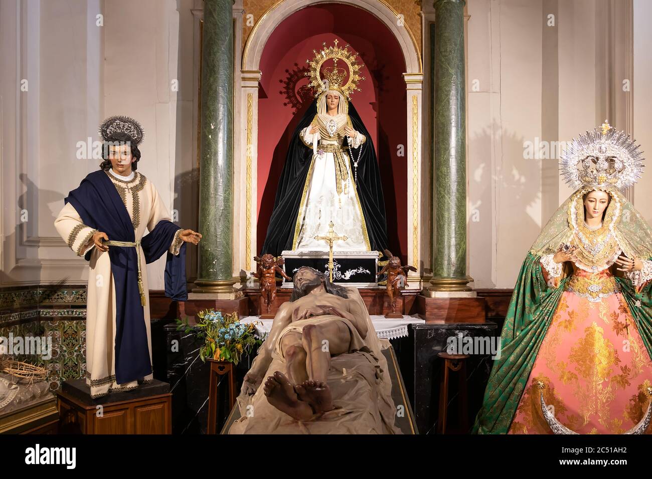 Jaen, Espagne - 18 juin 2020 : Chapelle à l'intérieur de la basilique de San Ildefonso à Jaen, Andalousie, Espagne Banque D'Images