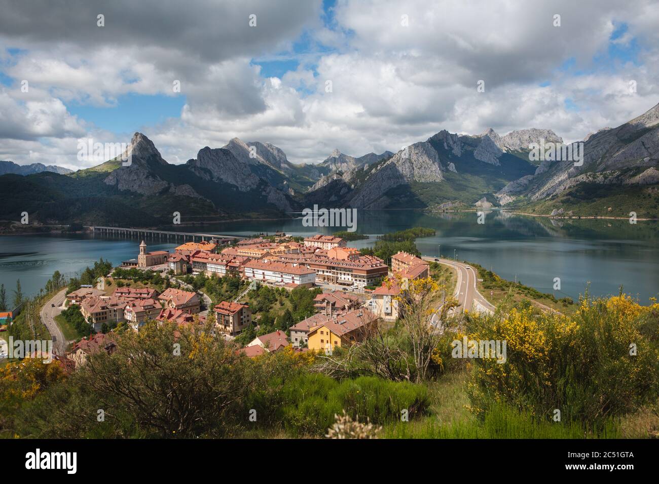 Vue panoramique sur la ville de Riaño, Leon, Espagne. Banque D'Images