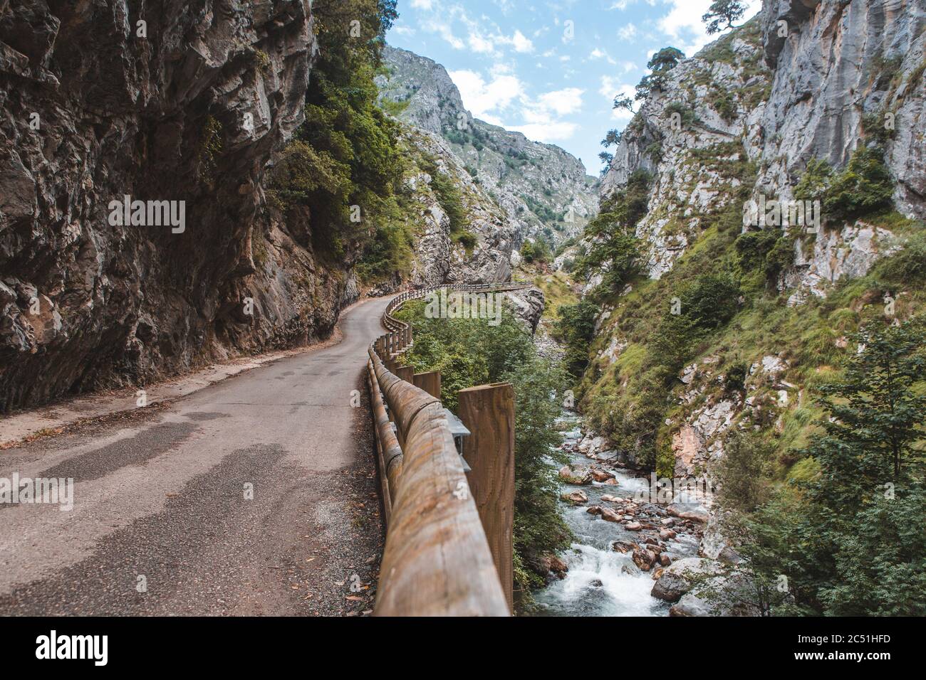 Route d'accès à la ville de Caïn, par la gorge de la rivière Cares. Banque D'Images