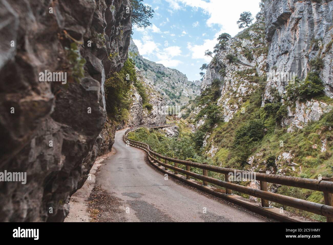 Route d'accès à la ville de Caïn, par la gorge de la rivière Cares. Banque D'Images