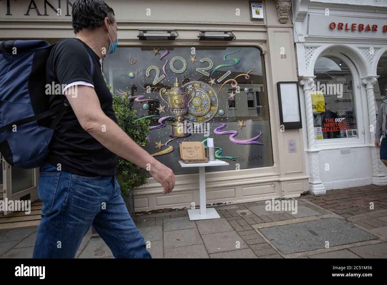 Village de Wimbledon exceptionnellement calme le jour d'ouverture du tournoi de tennis Tournoi 2020 de Wimbledon, la région pourrait subir une perte économique de 100 £. Banque D'Images