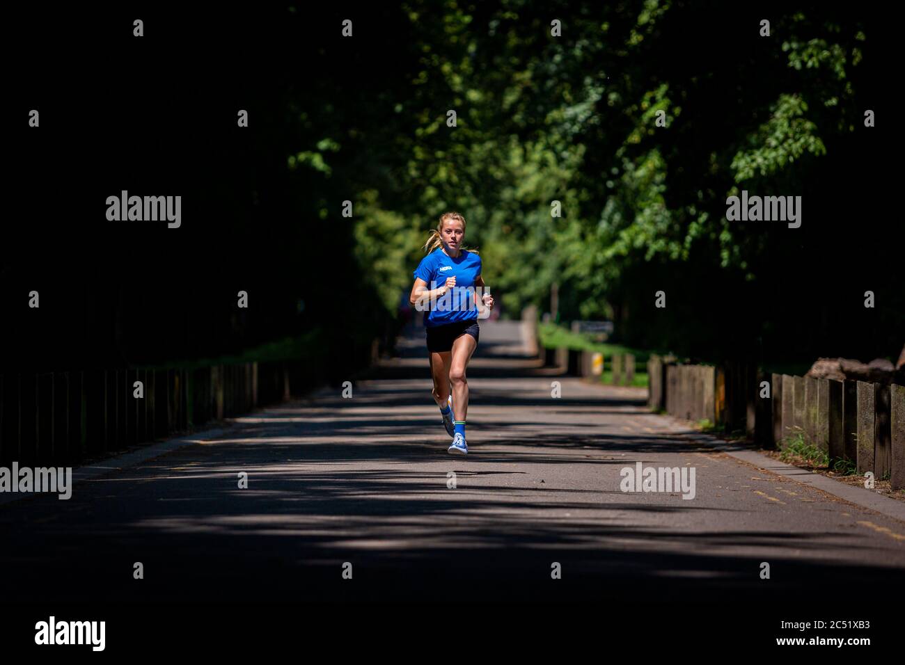 CARDIFF, ROYAUME-UNI. 24 juin 2020. L'athlète HokaOneOne et la athlète de Grande-Bretagne Jenny Nesbitt s'entraîne à Bute Park, Cardiff, pays de Galles. Photo de Matthew Lofthouse Banque D'Images