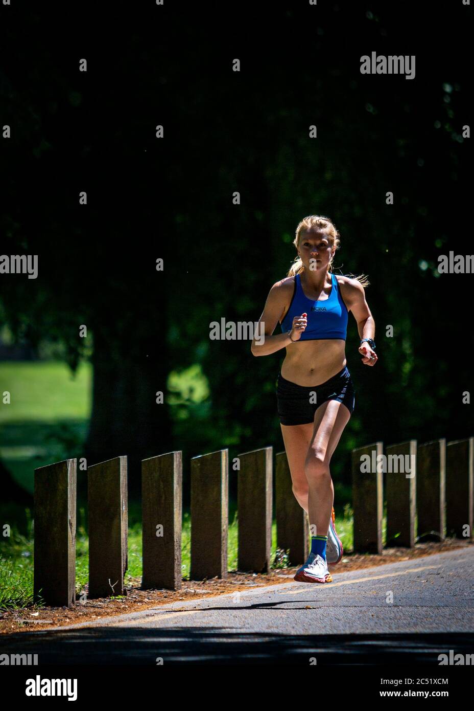 CARDIFF, ROYAUME-UNI. 24 juin 2020. L'athlète HokaOneOne et la athlète de Grande-Bretagne Jenny Nesbitt s'entraîne à Bute Park, Cardiff, pays de Galles. Photo de Matthew Lofthouse Banque D'Images