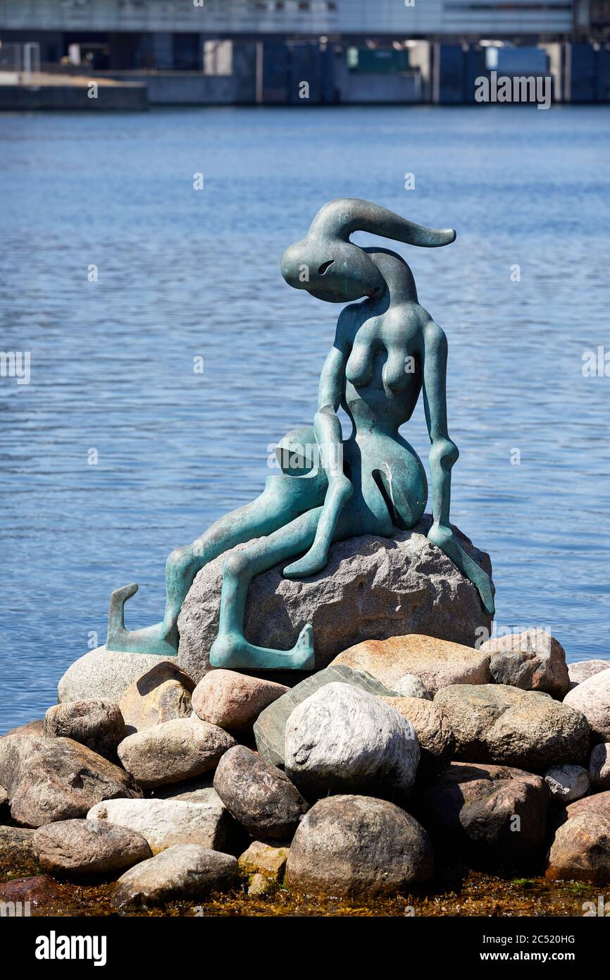 La petite Sirène génétiquement modifiée, sculpture en bronze de Bjørn Nørgaard (2000); Copenhague, Danemark Banque D'Images