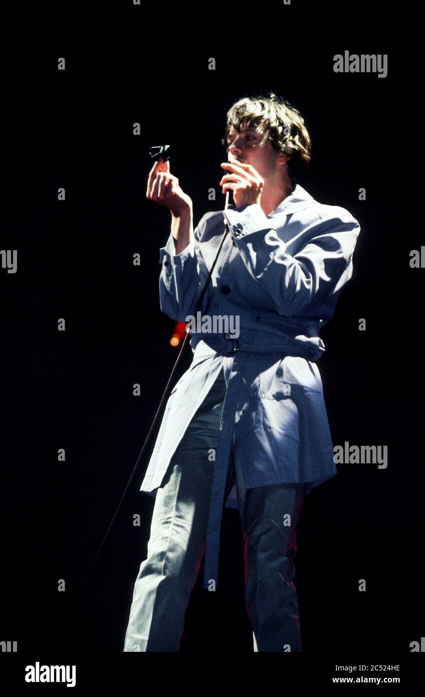 Jarvis Cocker chanteur principal de pâte au Glastonbury Festival 1998, digne Farm Somerset, Angleterre. Banque D'Images