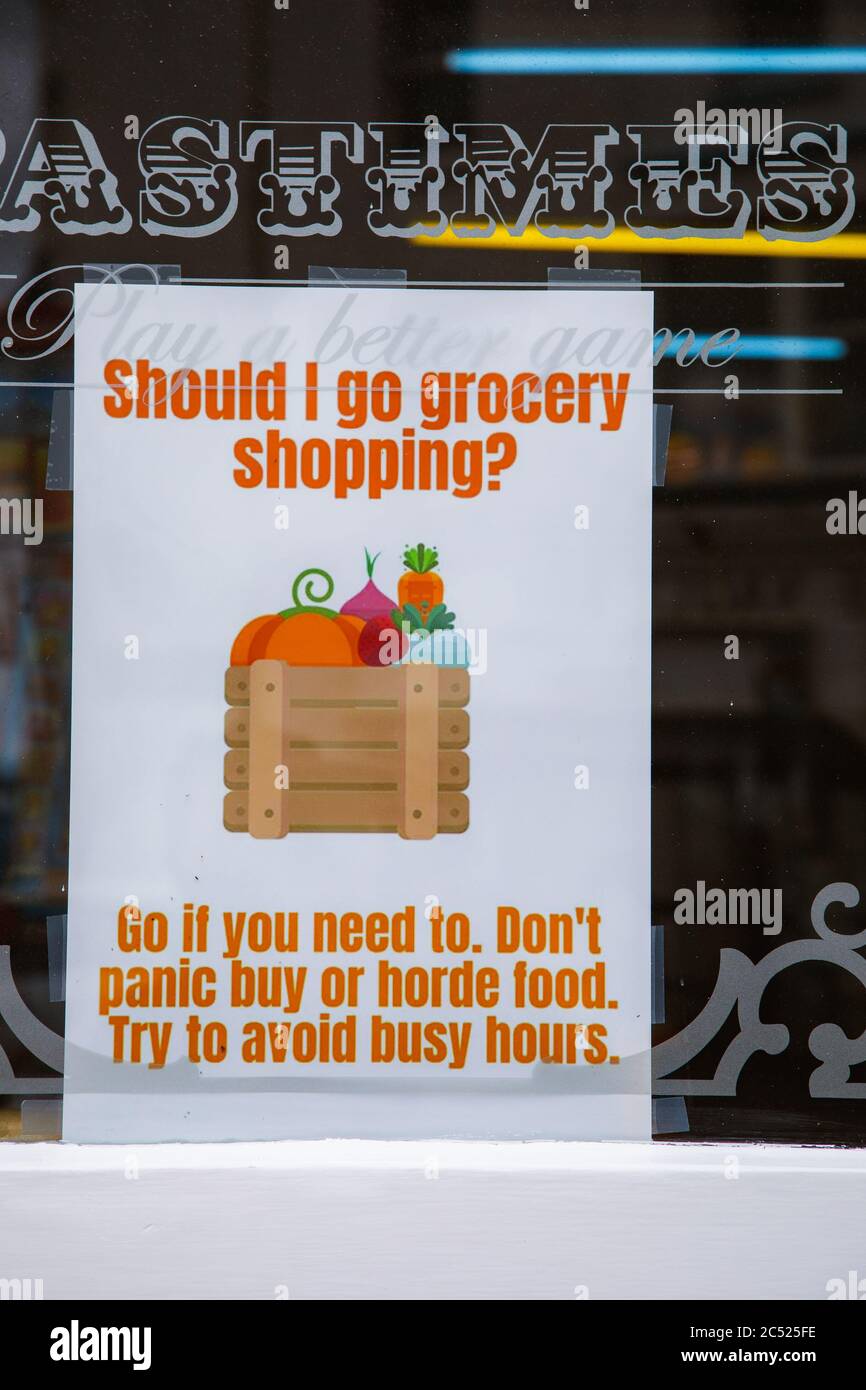 Si je vais faire du shopping à l'épicerie, signe de coronavirus Banque D'Images