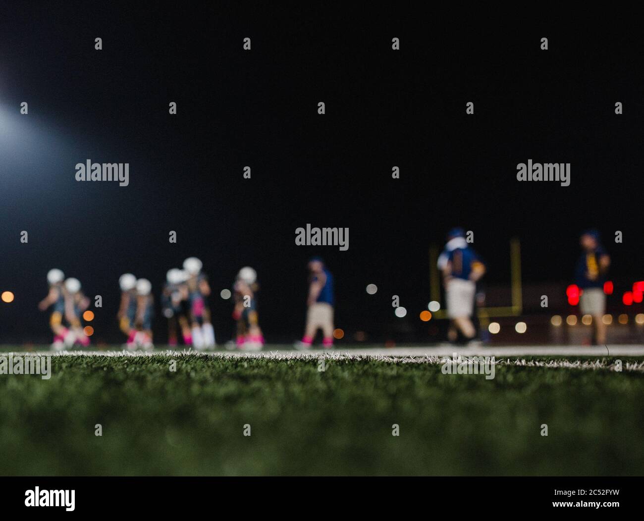 Cliché abstrait d'enfants jouant au football américain, Californie, États-Unis Banque D'Images