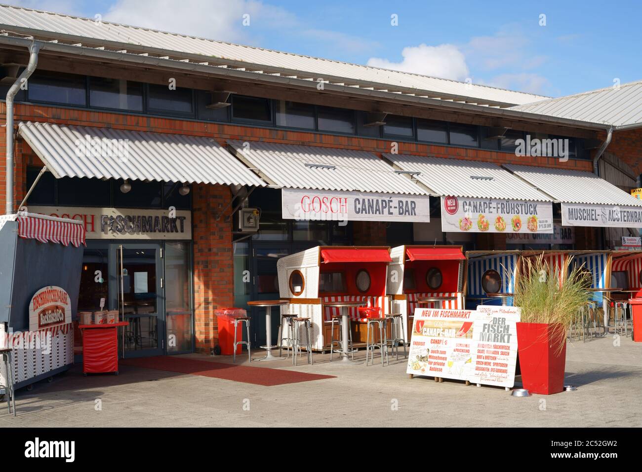 Marché aux poissons de Gosch, shopping de fruits de mer dans le port de liste sur l'île de Sylt, Allemagne. Banque D'Images