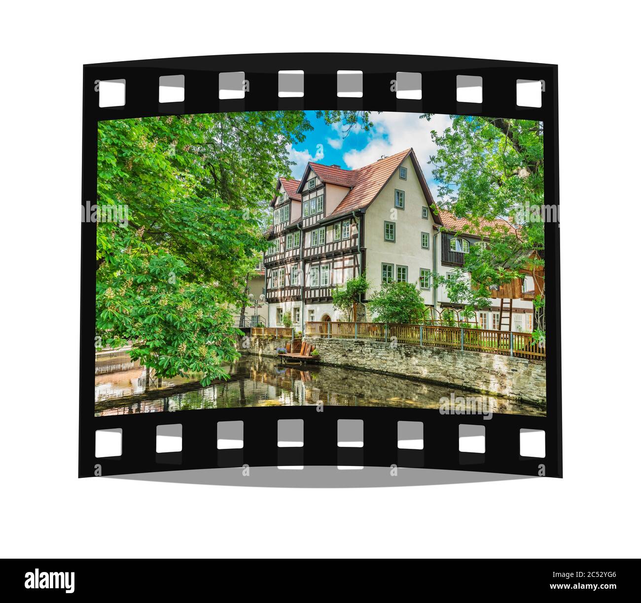 La maison à colombages zum Roten Hirschen et zu den kleinen Füchsen est située sur la rivière Gera à Erfurt, capitale de la Thuringe, Allemagne, Europe Banque D'Images