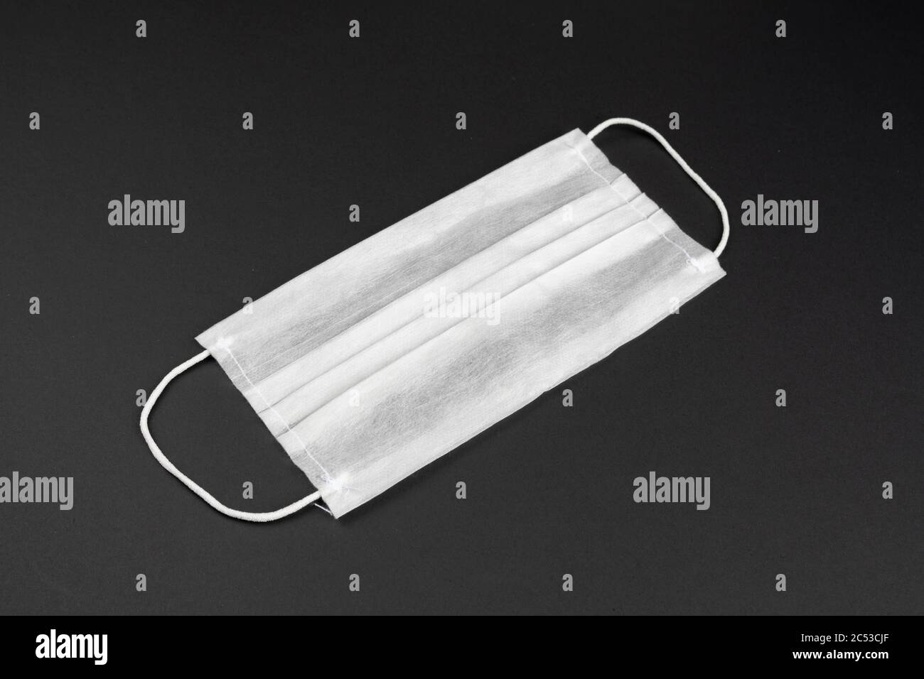 Masque de protection sur fond noir. Banque D'Images