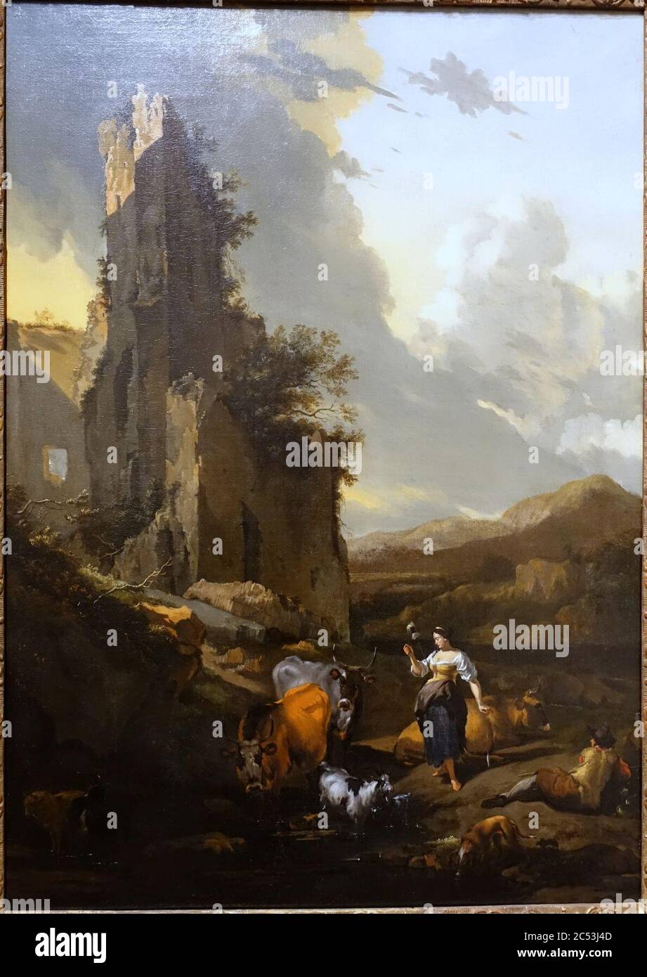 Paysage italien avec animaux, un berger, et une paysanne tenant une Distaff, atelier de Nicolaes Pietersz Berchem, non daté, huile sur toile Banque D'Images