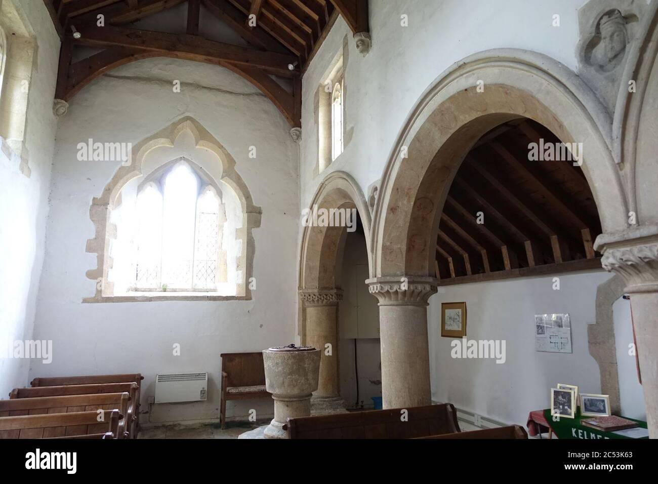 Intérieur, église St George - Kelmscott, Oxfordshire, Angleterre Banque D'Images