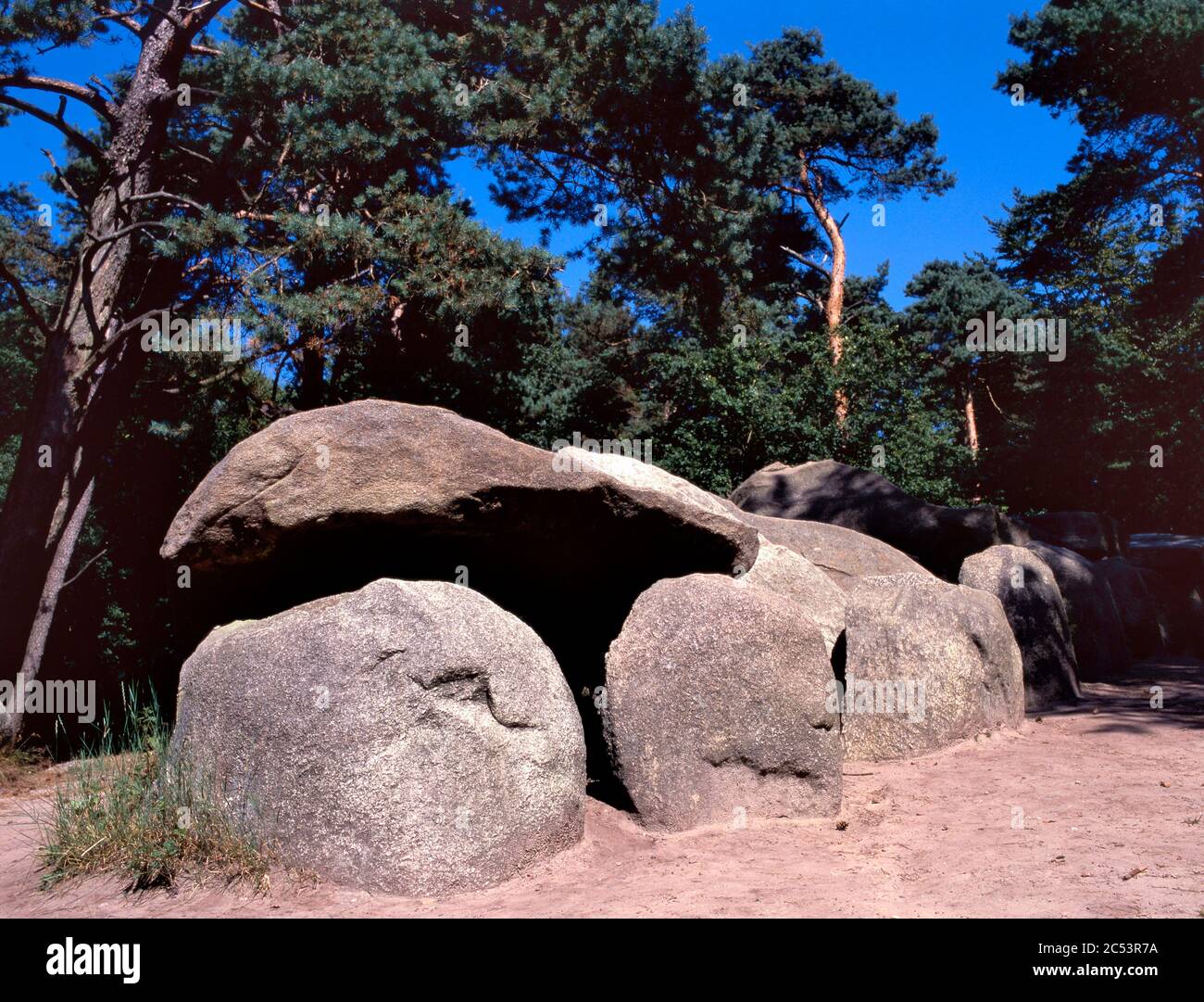 dolmen préhistorique à Emmen, pays-Bas. Tombe d'environ 5400 ans, construit autour de 3400 av. J.-C. Banque D'Images