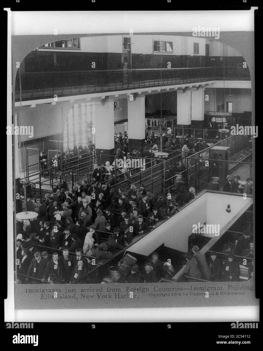 Les immigrants viennent tout juste de pays étrangers - immeuble immigrant, Ellis Island, port de New York Banque D'Images