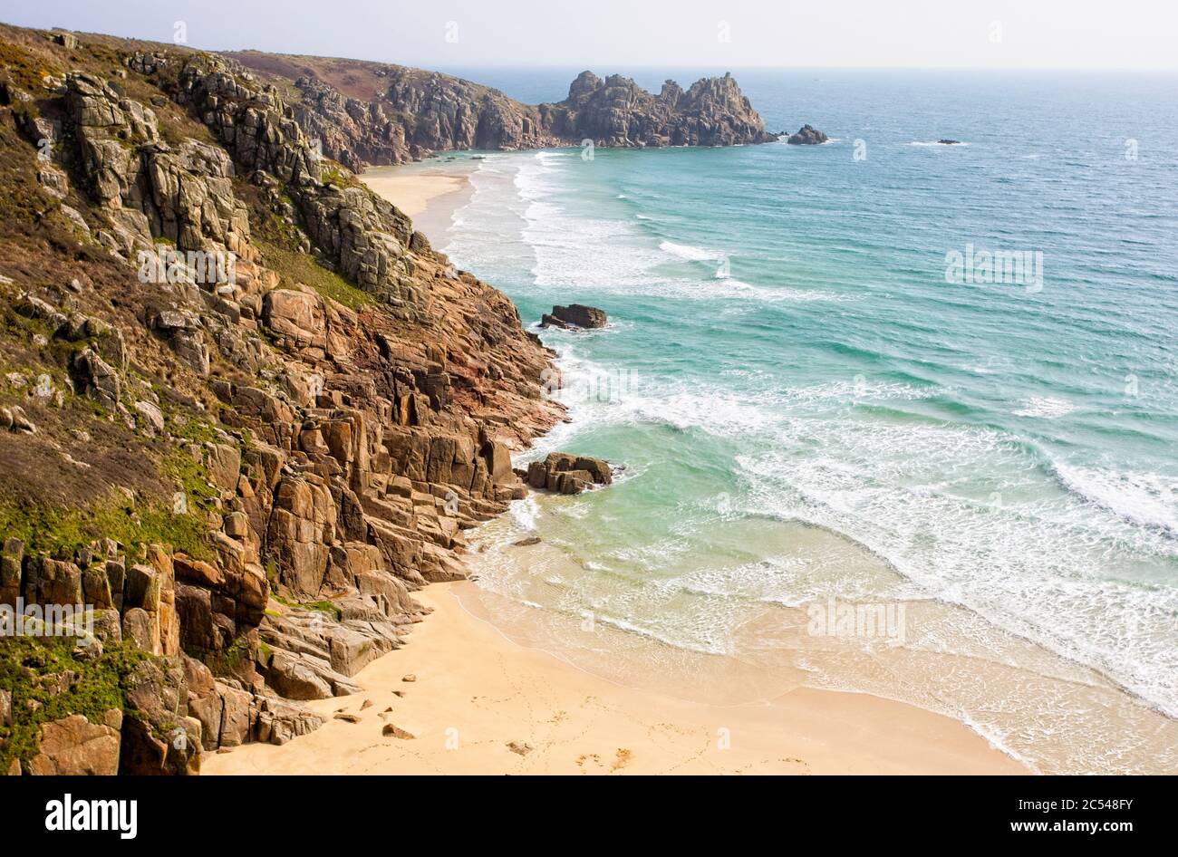 Logan's Rock sur la côte de Cornwall, Angleterre, Royaume-Uni. Banque D'Images