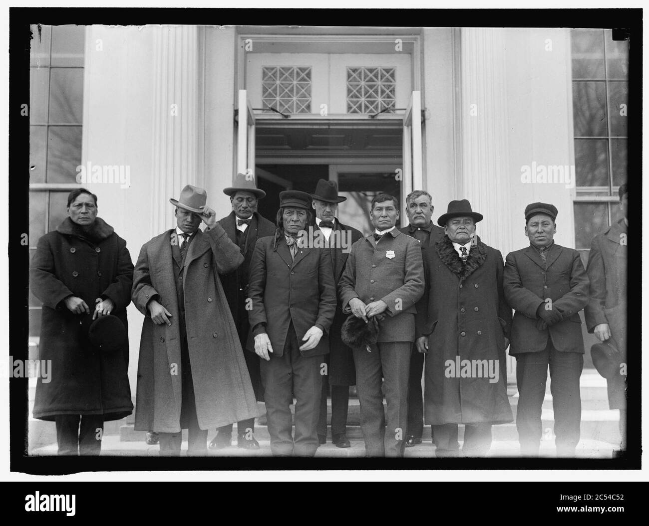 INDIENS, AMÉRICAINS. HIGH PIPE; CHARLES TACKETT; HORN BEAR CREUX, JR.; WILLIAM THUNDERHAWK; SENATOR STERLING DU DAKOTA DU SUD; EUGENE LITTLE; RUBEN QUICK BEAR; HENRY HORSE LOOK; SILAS Banque D'Images