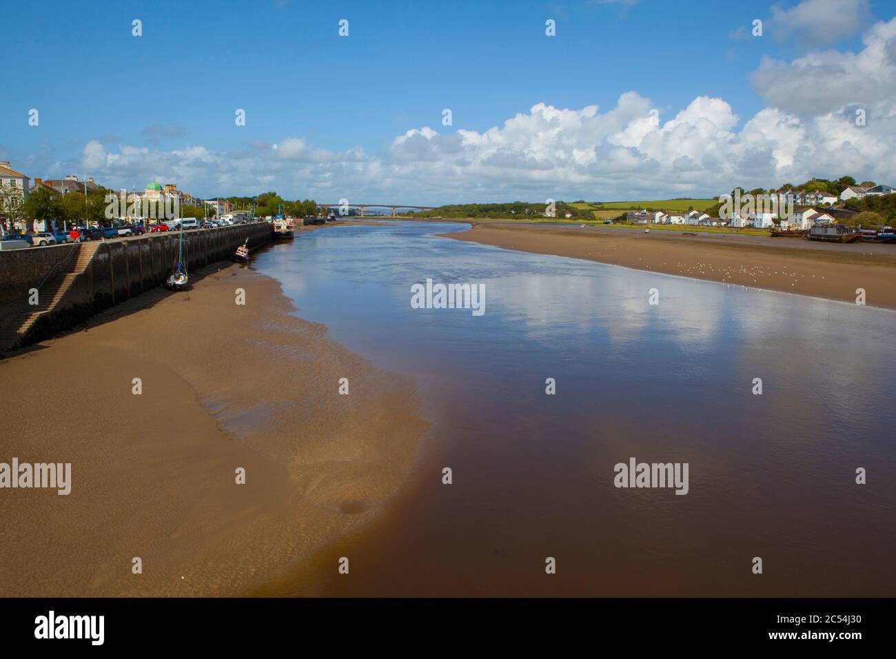 Vue sur la rivière Torridge à Bideford, depuis l'ancien pont, North Devon, Angleterre. Banque D'Images