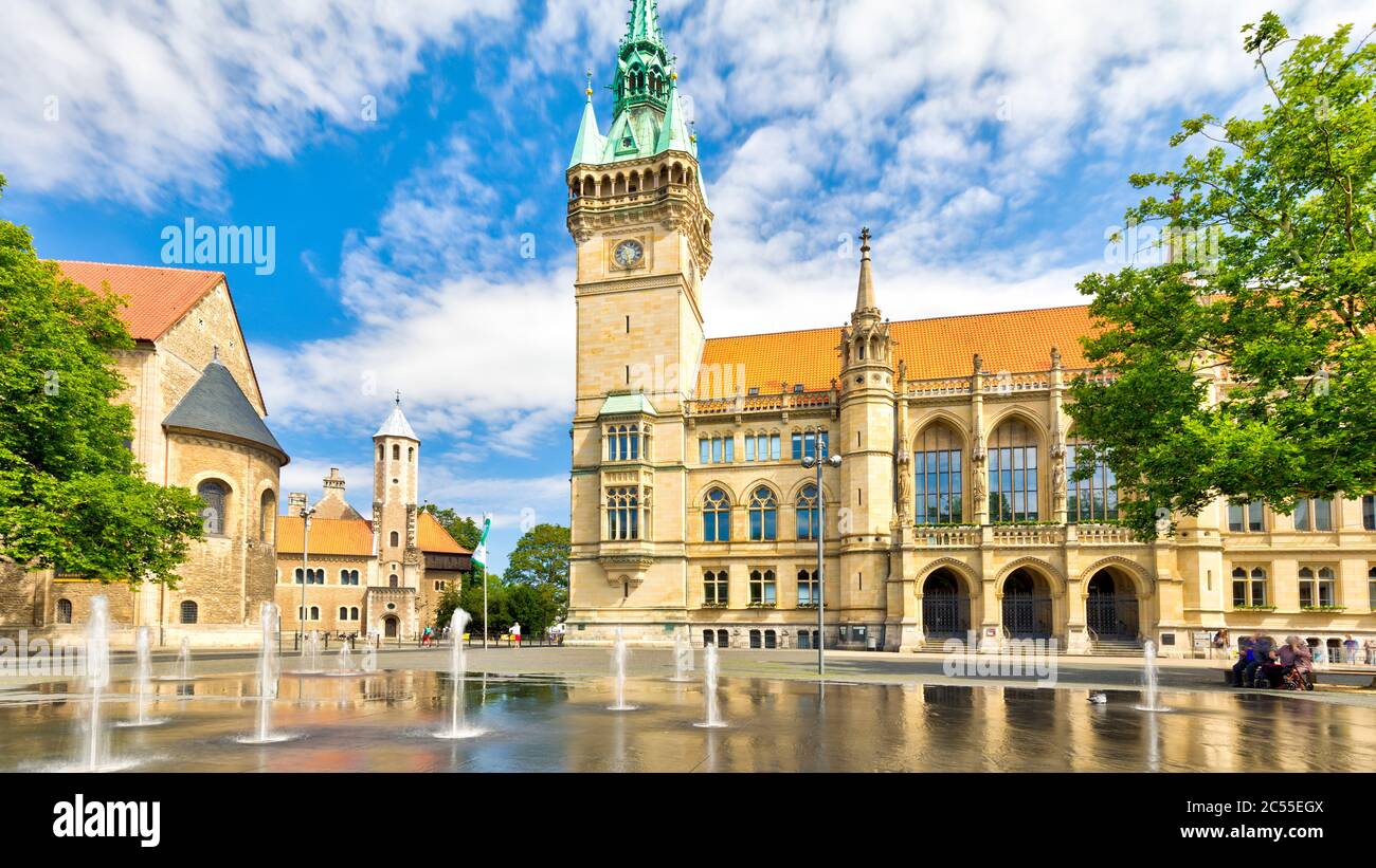 Hôtel de ville, place de l'unité allemande, miroir, tour de l'hôtel de ville, Braunschweig, Basse-Saxe, Allemagne, Europe Banque D'Images