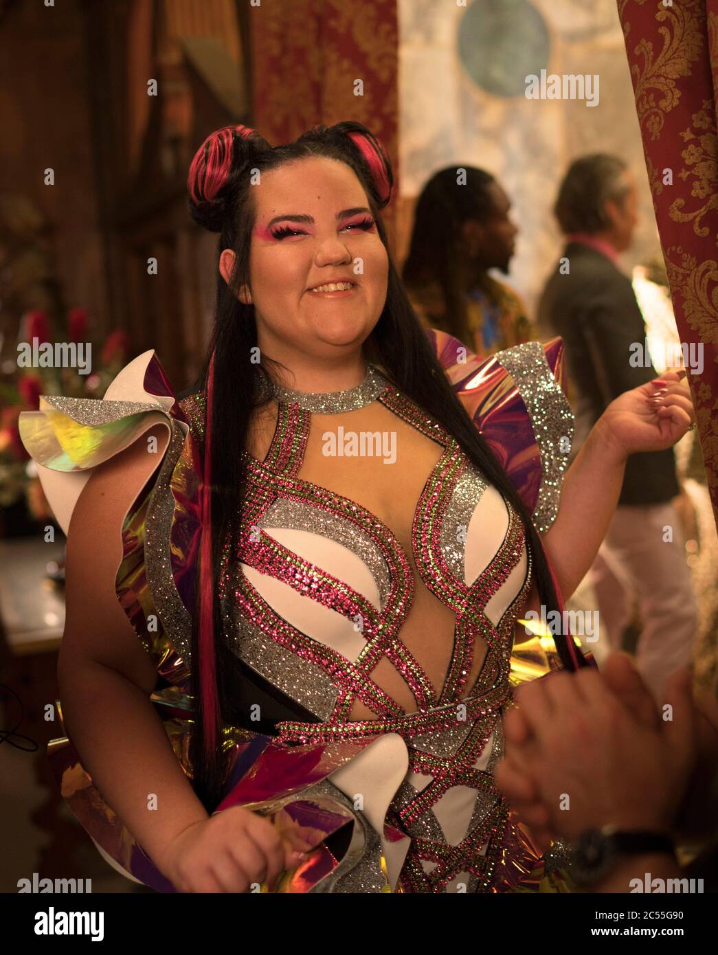 DATE DE SORTIE: 26 juin 2020 TITRE: Concours Eurovision Song: The Story of Fire Saga STUDIO: Netflix DIRECTEUR: David Dobkin PLOT: Lorsque les musiciens en herbe Lars et Sigrit ont la possibilité de représenter leur pays au plus grand concours de chansons du monde, ils ont enfin la chance de prouver que tout rêve qui vaut la peine d'avoir est un rêve qui mérite d'être combattu. AVEC: NETTA BARZILAI comme Neta. (Image de crédit : © Netflix/Entertainment Pictures) Banque D'Images