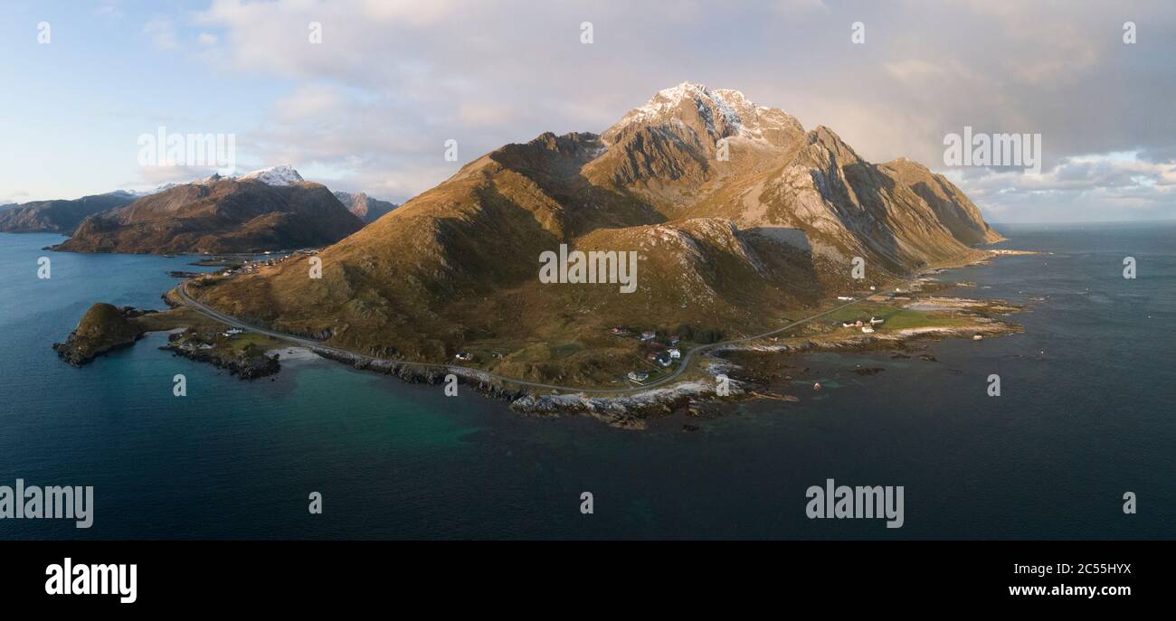 vue panoramique sur les montagnes et les îles autour de lofoten Banque D'Images