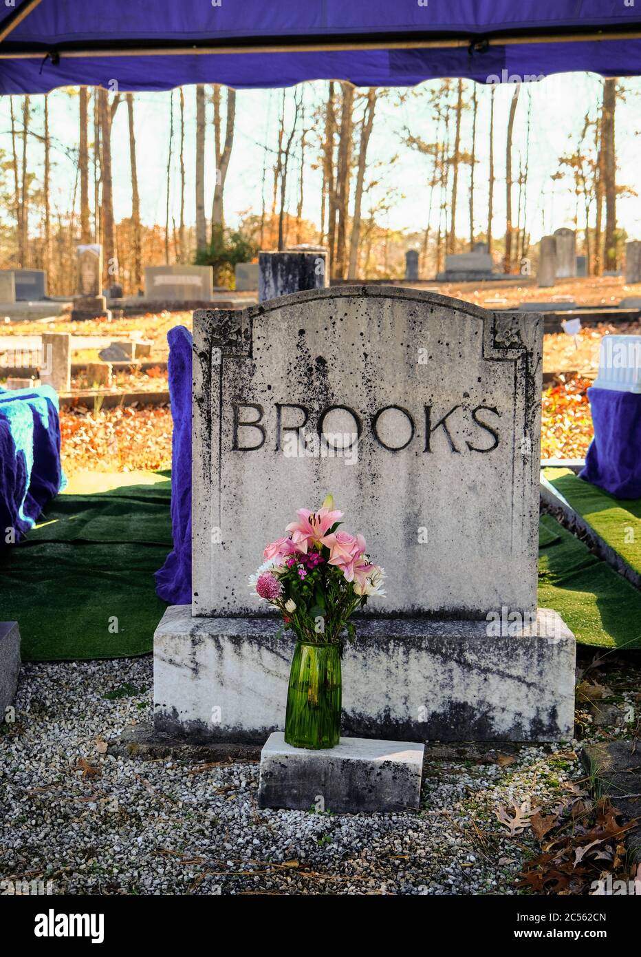 Nouvelle cérémonie de Graveside à Brooks Marker Banque D'Images