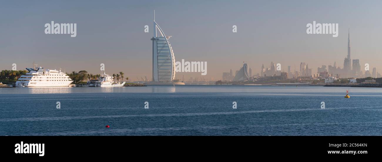 Burj Al Arab, Dubaï, Superyacht, Émirats arabes Unis Banque D'Images