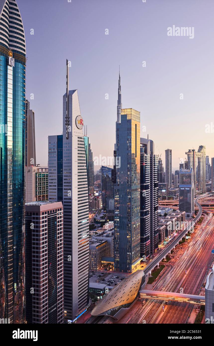 Vue sur Sheikh Zayed Road, Dubaï, Émirats arabes Unis Banque D'Images