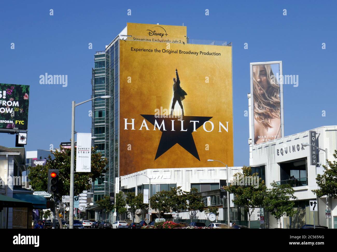 West Hollywood, Californie, États-Unis 30 juin 2020 UNE vue générale de l'atmosphère de Lin-Manuel Miranda 'Hamilton' Billboard pour original Broadway production Streaming exclusif sur Disney plus 3 juillet 2020 sur Sunset Blvd le 30 juin 2020 à West Hollywood, Californie, États-Unis. Photo de Barry King/Alay Live News Banque D'Images