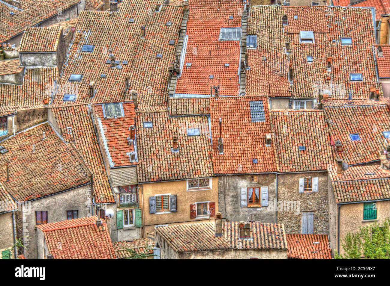 Sisteron, Alpes-de-haute-Provence, France, vue sur les toits de tuiles rouges Banque D'Images