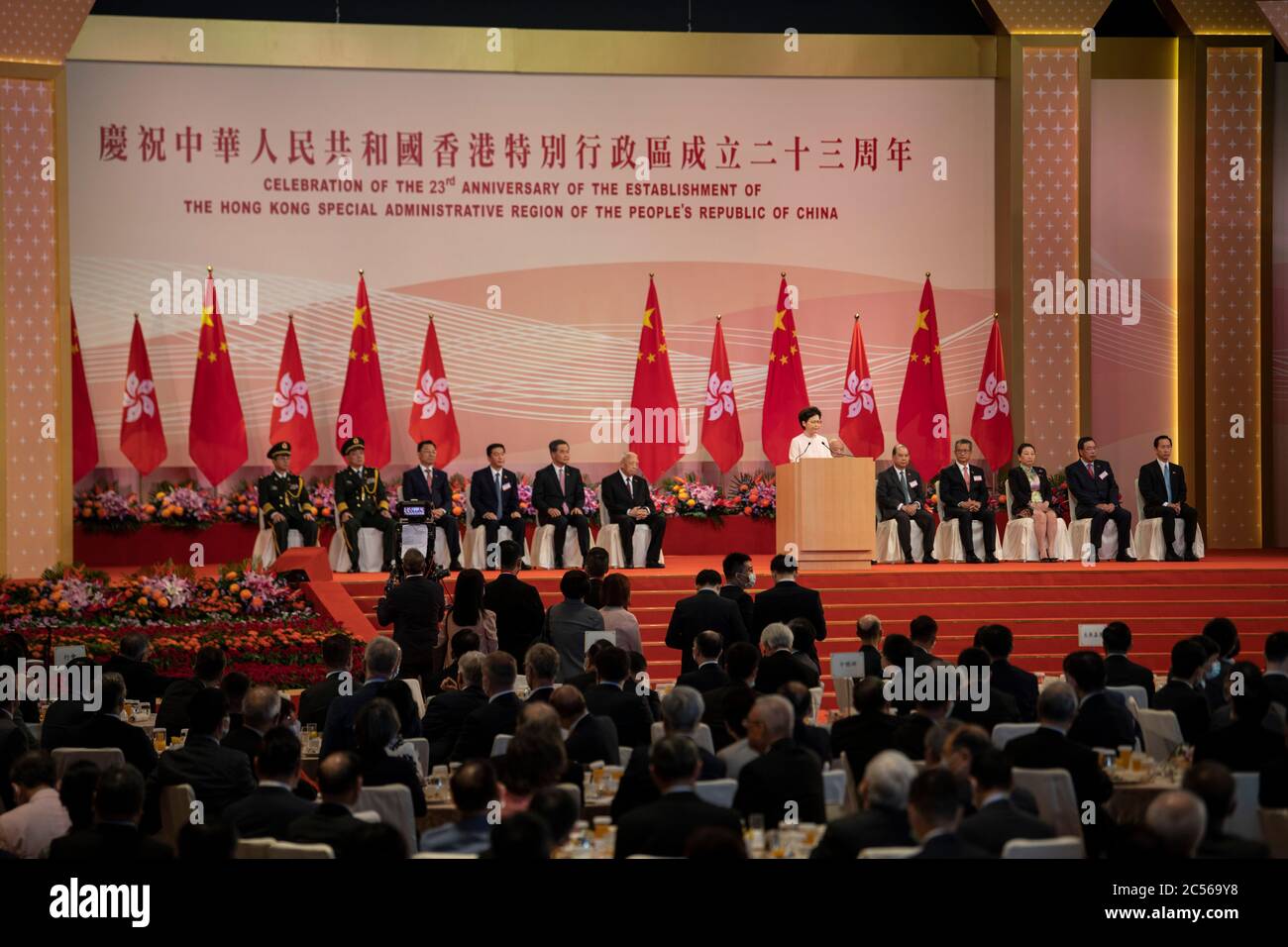 30 juin 2020, Hong Kong, Hong Kong, Chine : la présidente exécutive Carrie Lam prend la parole à la réception de la Journée spéciale d'établissement de la région administrative de Hong Kong. 23 ans après que la Grande-Bretagne ait remis Hong Kong à la domination chinoise, Pékin a mis en place de nouvelles lois strictes sur la sécurité nationale à 23 h 30 juin, qui vont supprimer les manifestations pro-démocratiques qui se sont déroulées dans la ville. Crédit : ZUMA Press, Inc./Alay Live News Banque D'Images