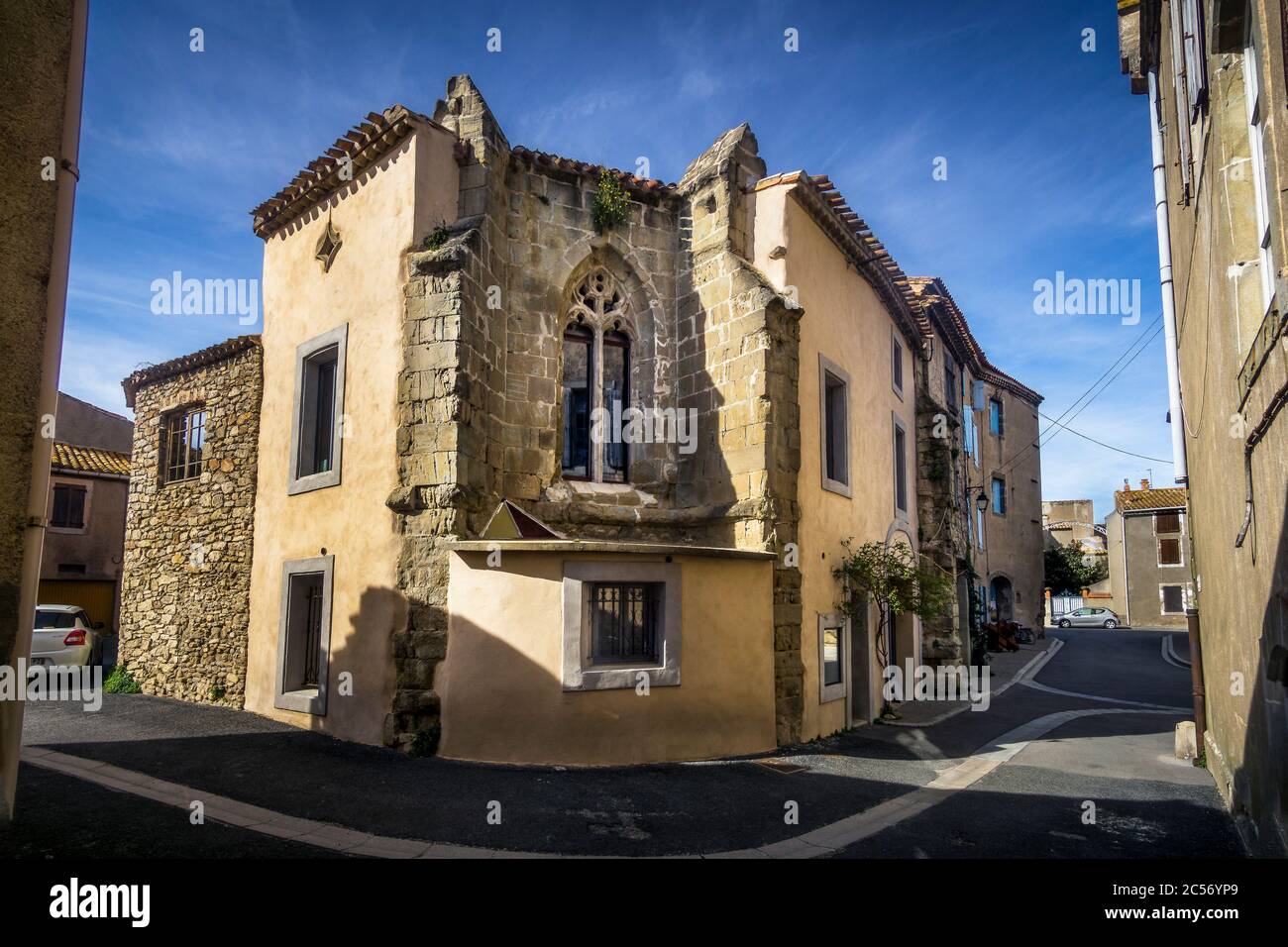 Chapelle transformée en un bâtiment résidentiel à Azille Banque D'Images