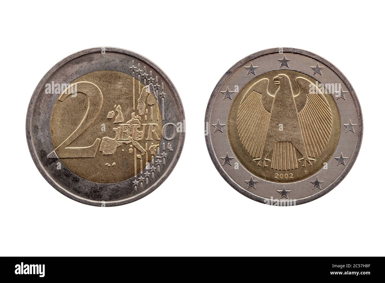Piece De 2 Euro Avec Un Aigle 2002 Deux pièces d'Euro de l'Allemagne en date de 2002 qui montre l'aigle  allemand sur le dos découpé et isolé sur un fond blanc Photo Stock - Alamy